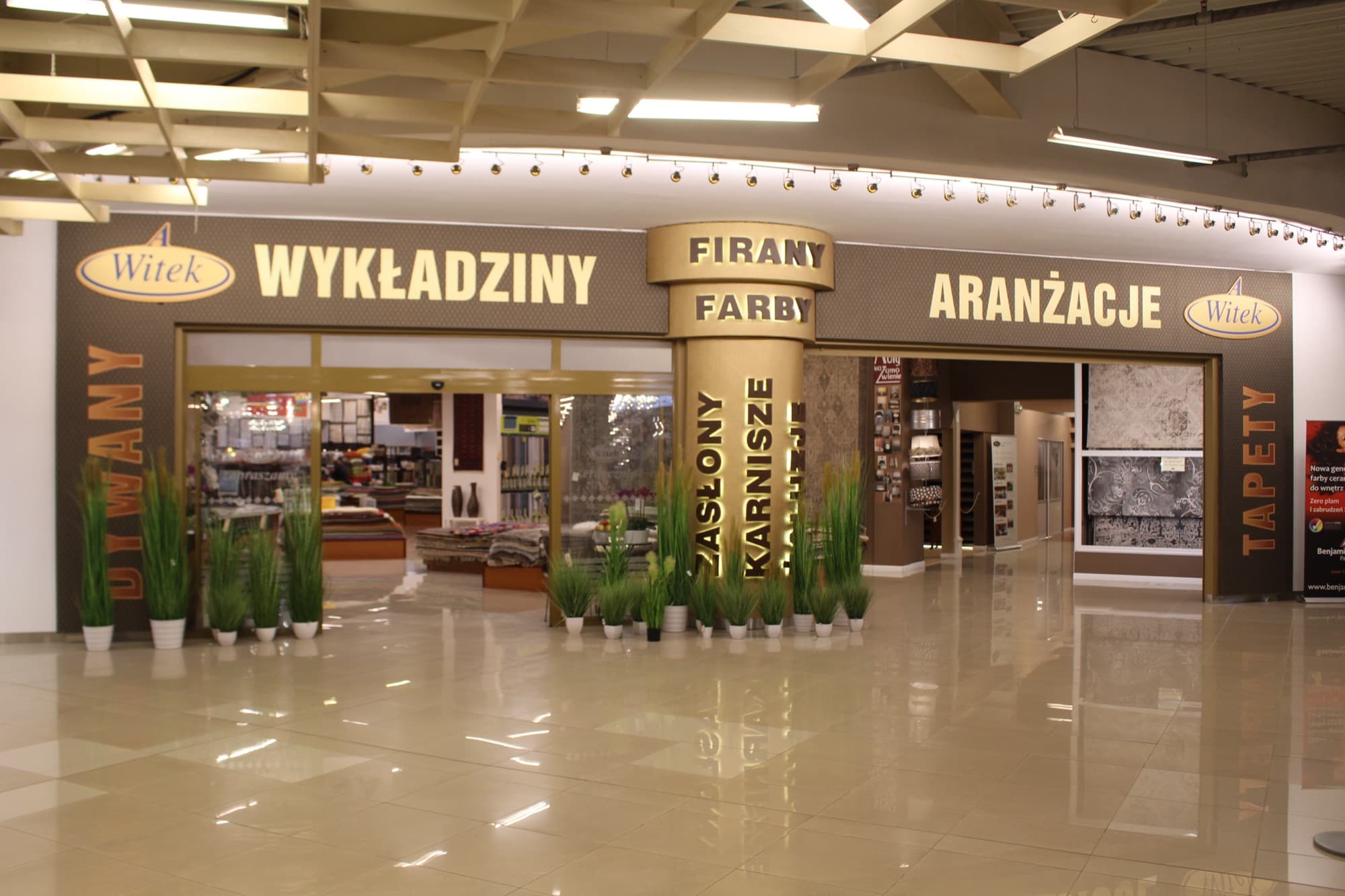 Litery 3D halo w showroomie